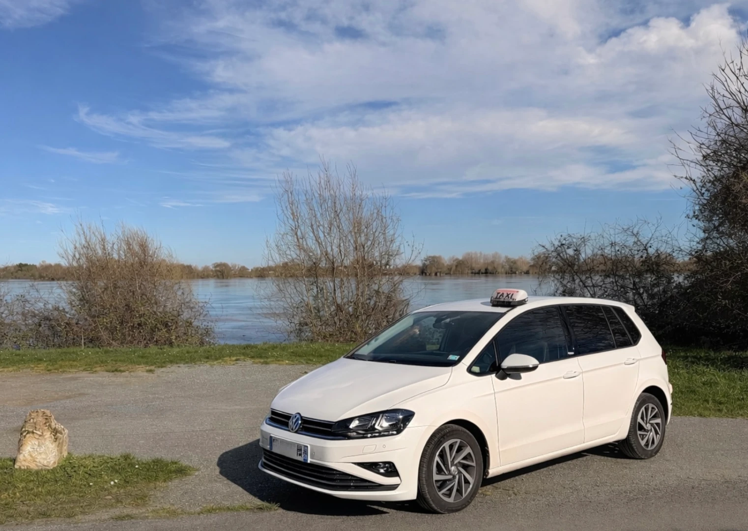 Véhicule Taxi D'Jam confortable et spacieux